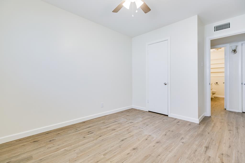 326 River Oaks St Property Photo 10