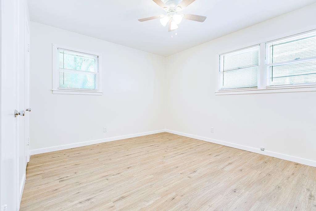326 River Oaks St Property Photo 12