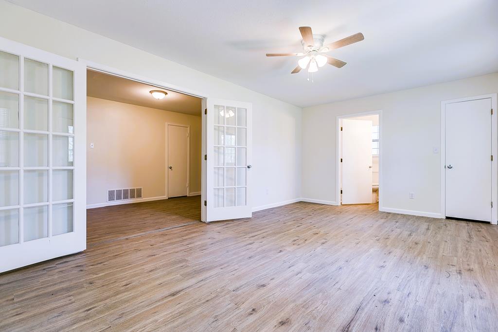 326 River Oaks St Property Photo 14