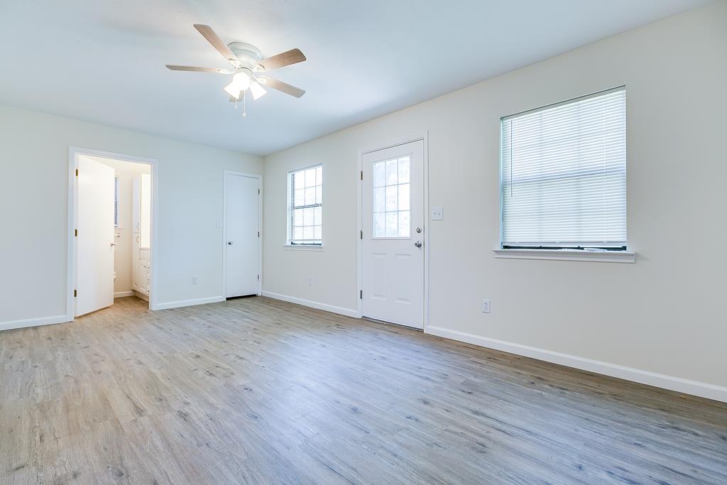 326 River Oaks St Property Photo 15