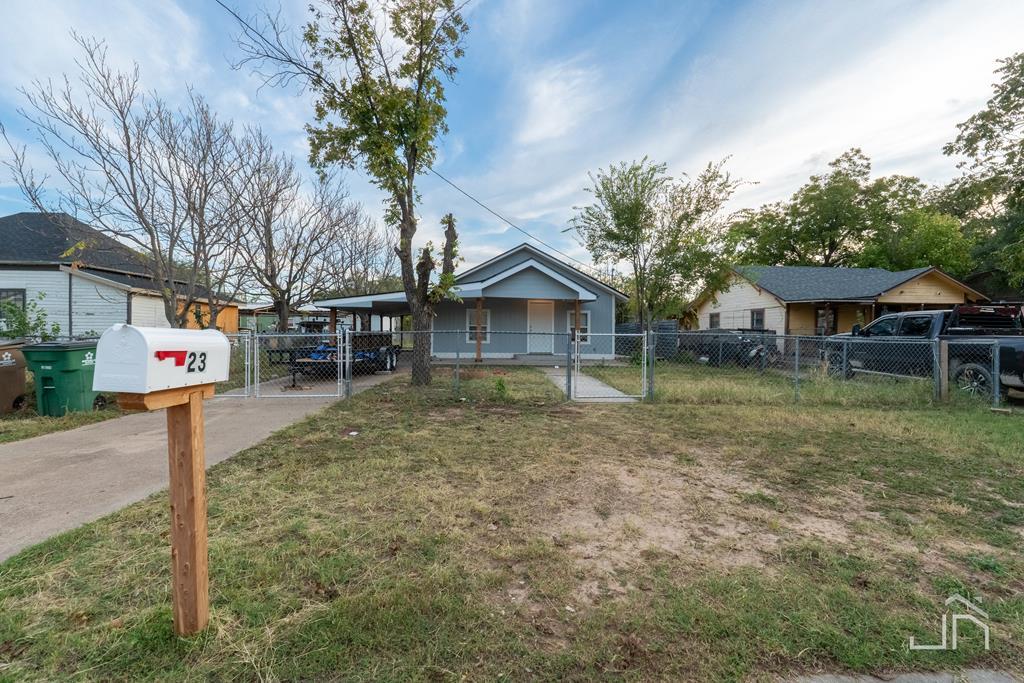 23 E Ave I Property Photo 1