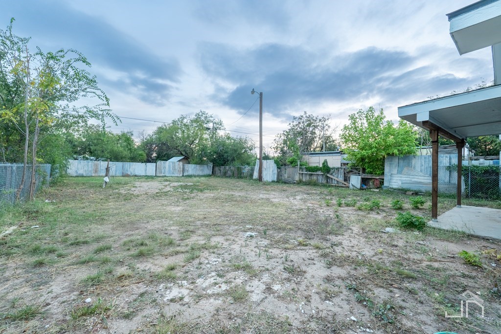 23 E Ave I Property Photo 2