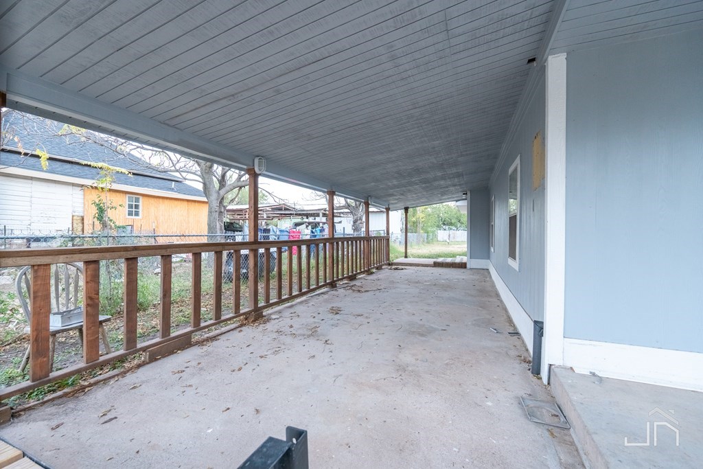 23 E Ave I Property Photo 3
