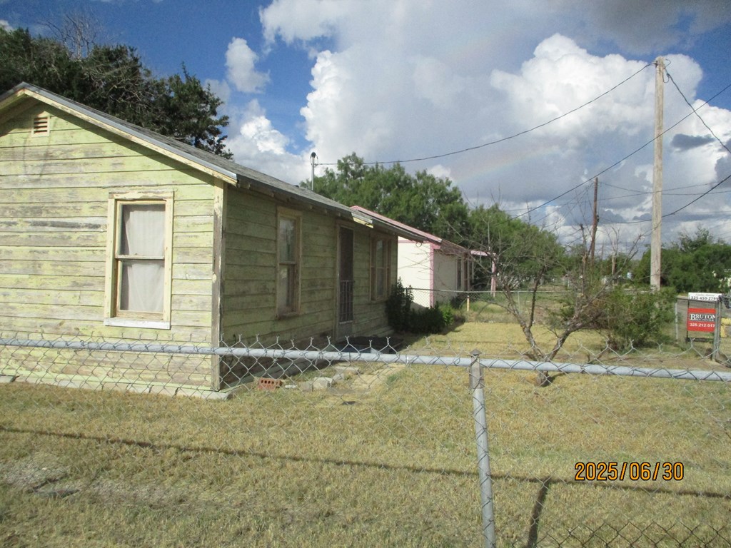 846 San Jacinto St Property Photo 3