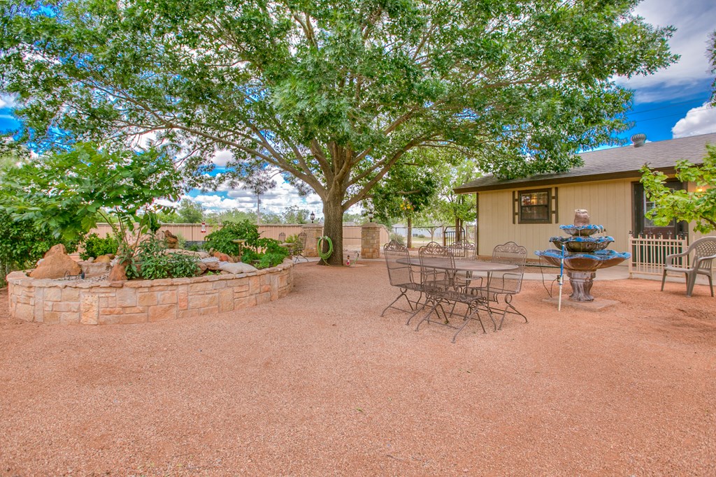 220 Mcdowell St Property Photo 26