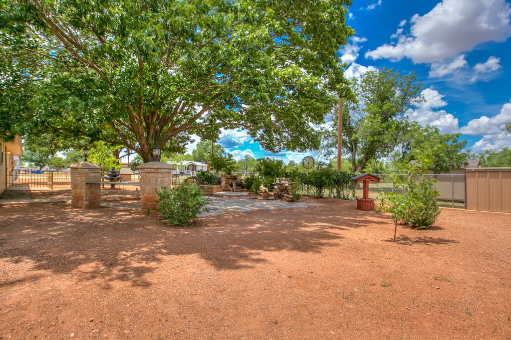 220 Mcdowell St Property Photo 27
