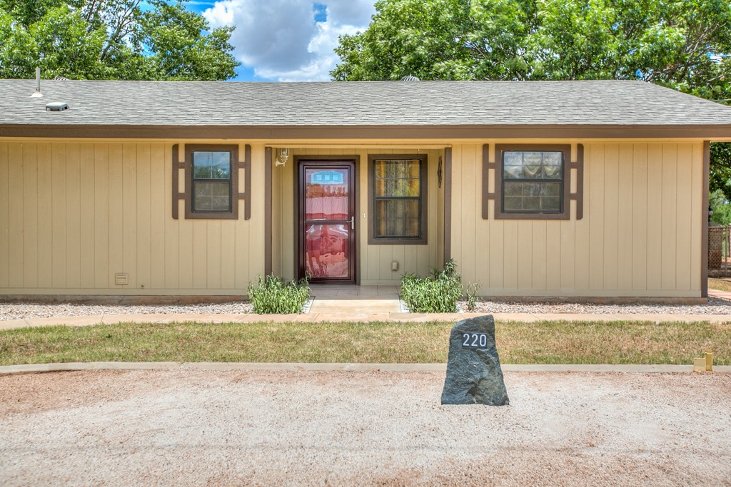 220 Mcdowell St Property Photo 36