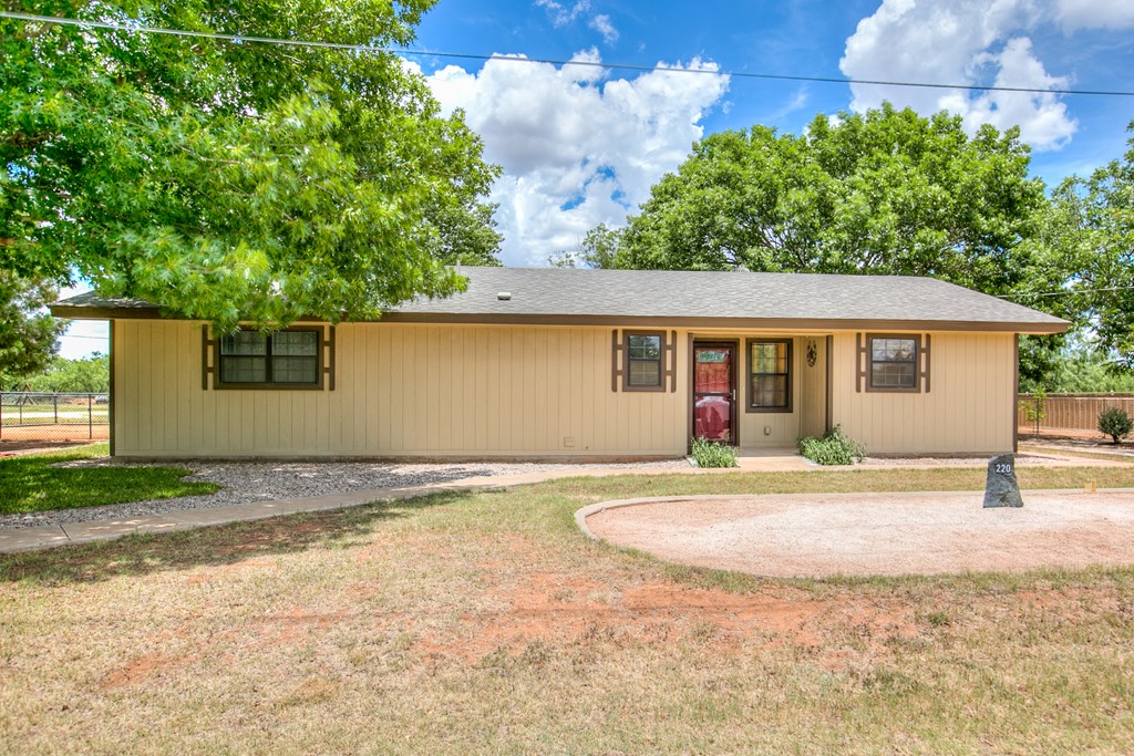 220 Mcdowell St Property Photo 37