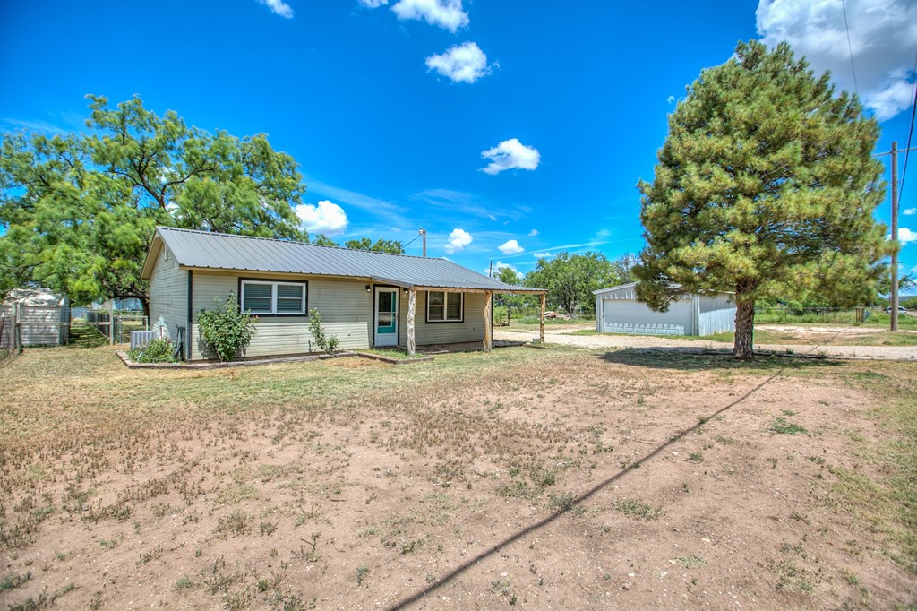 9701 Possum Hollow Rd Property Photo 6