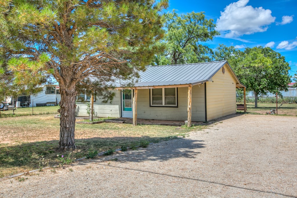 9701 Possum Hollow Rd Property Photo 8