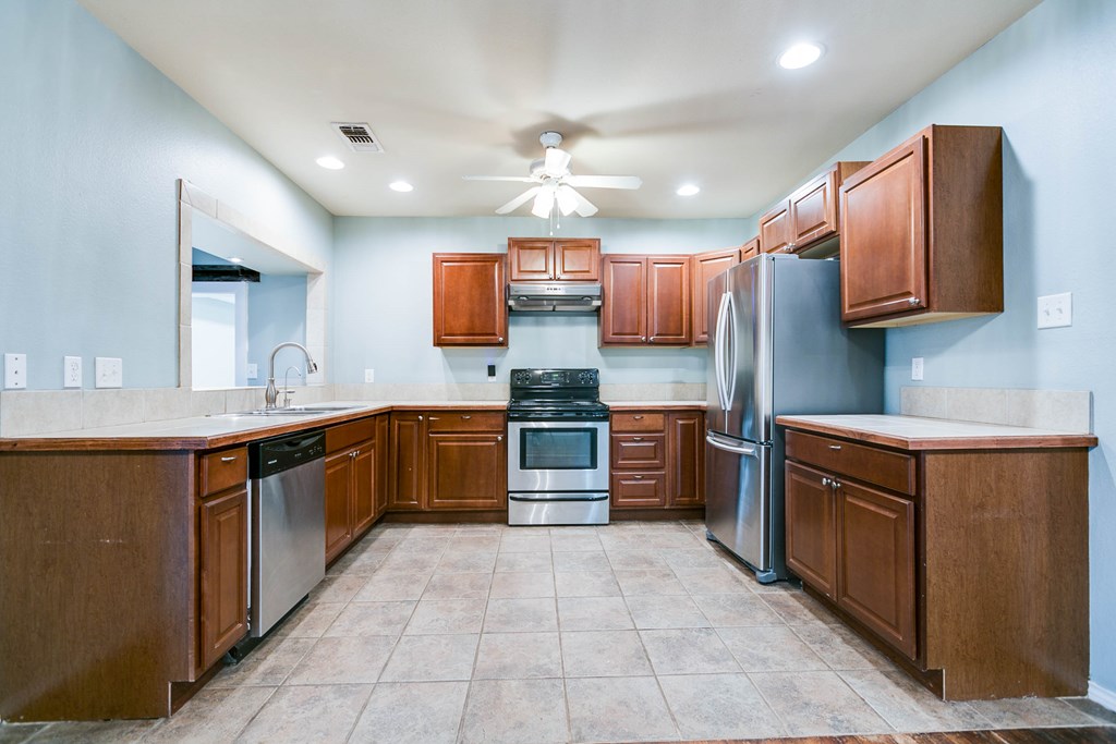 2205 Live Oak Dr Property Photo 4