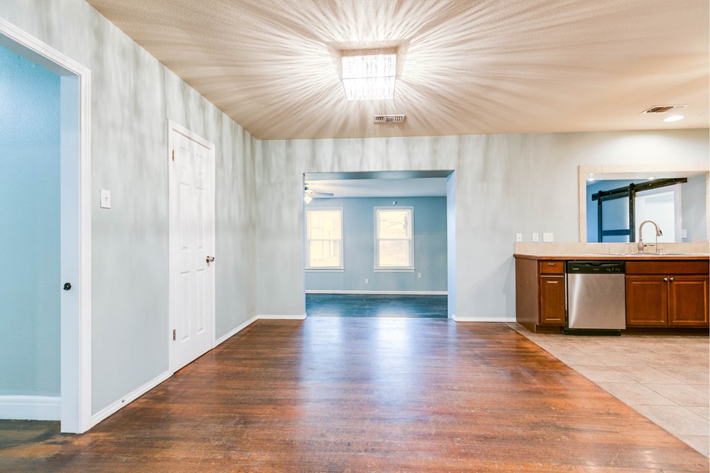 2205 Live Oak Dr Property Photo 8