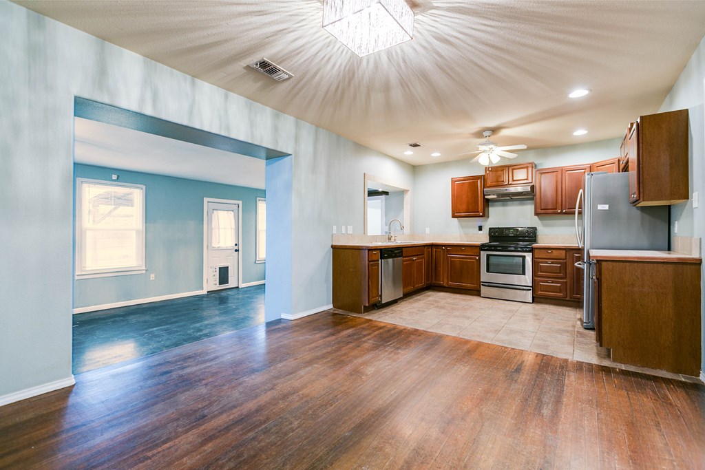 2205 Live Oak Dr Property Photo 9