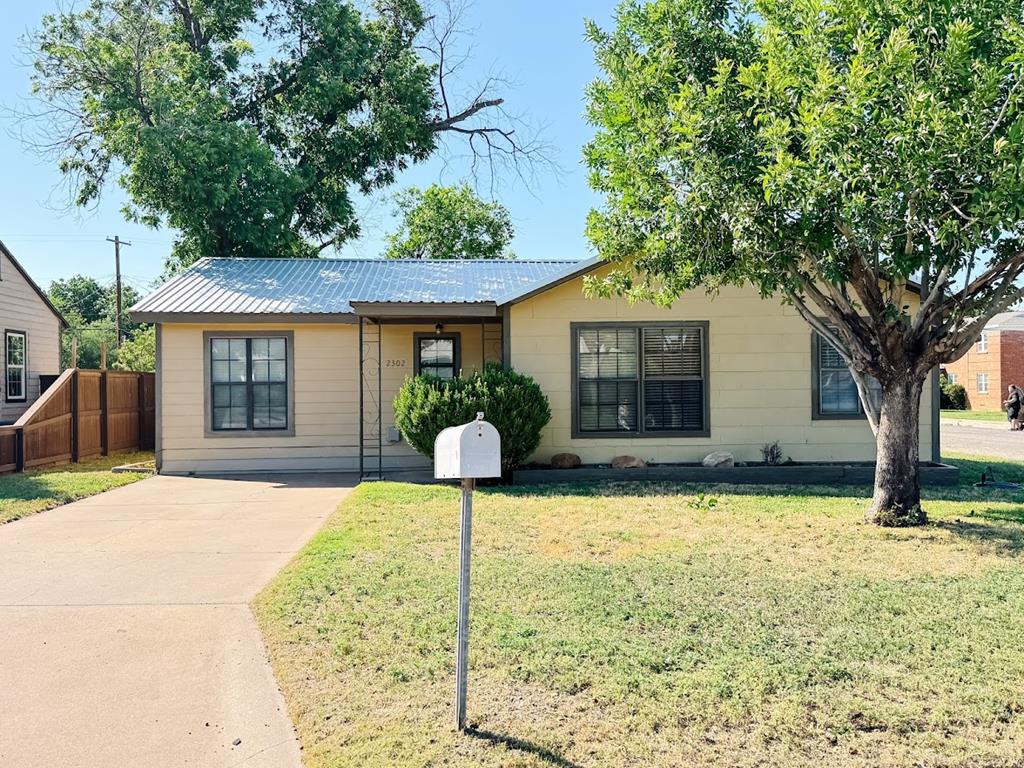 2302 W Twohig Ave Property Photo 1
