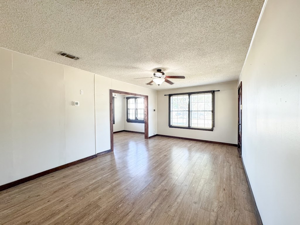 2302 W Twohig Ave Property Photo 5