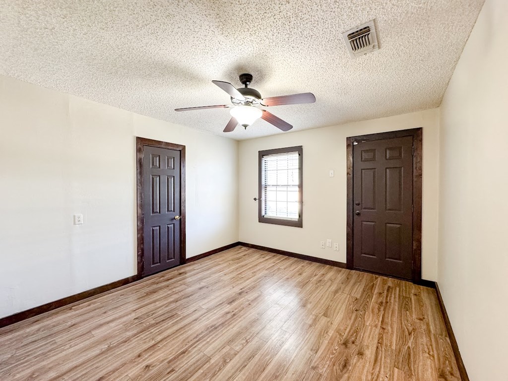 2302 W Twohig Ave Property Photo 13