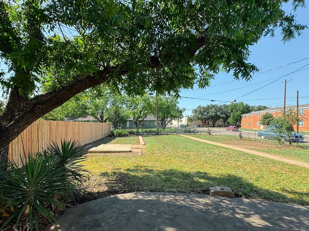 2302 W Twohig Ave Property Photo 18