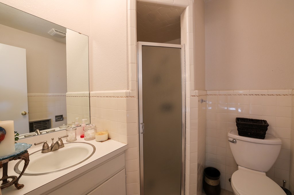 1001 Henderson Dr Property Photo 10