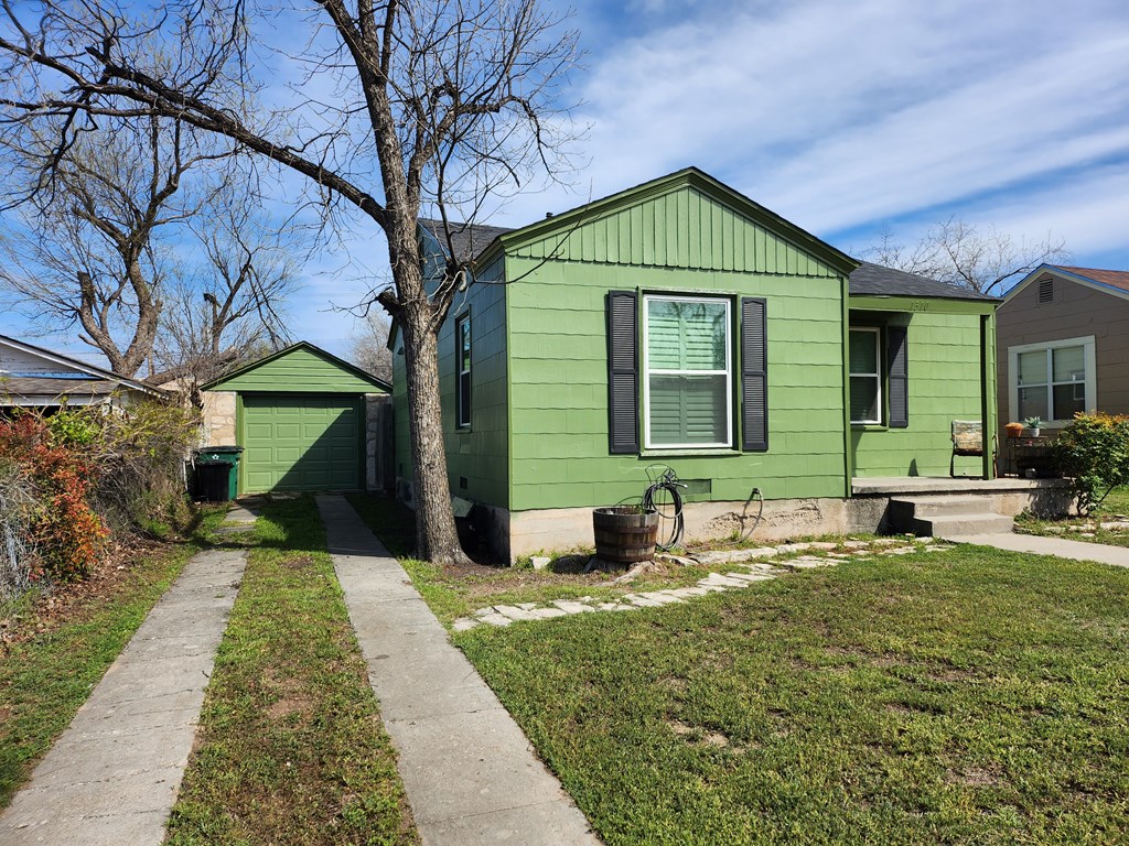 1310 S Van Buren St Property Photo 2