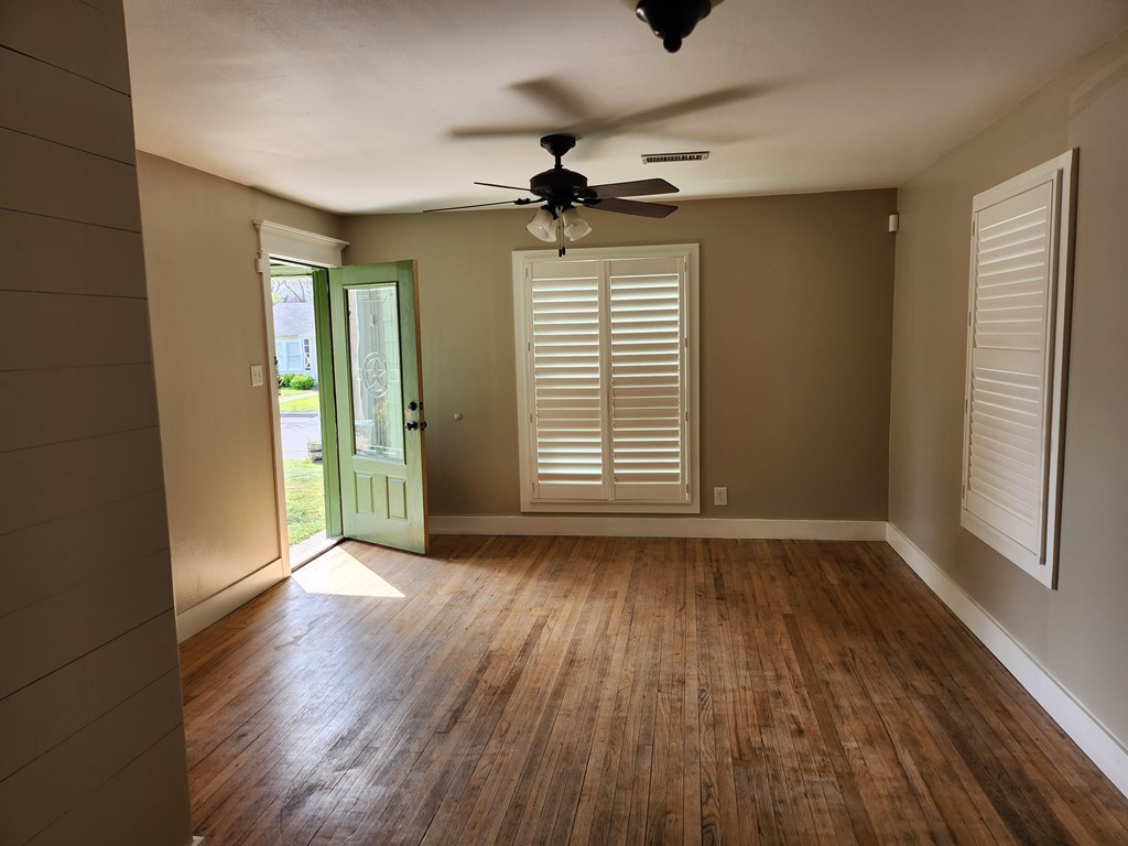 1310 S Van Buren St Property Photo 3