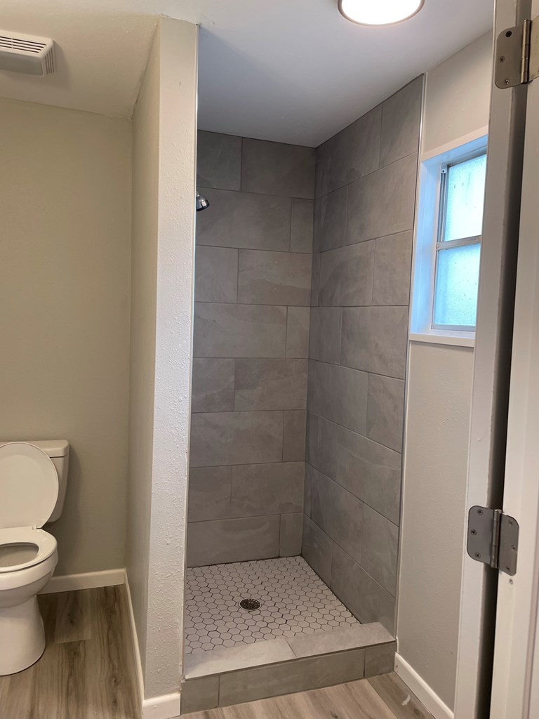 2314 Waco St Property Photo 5