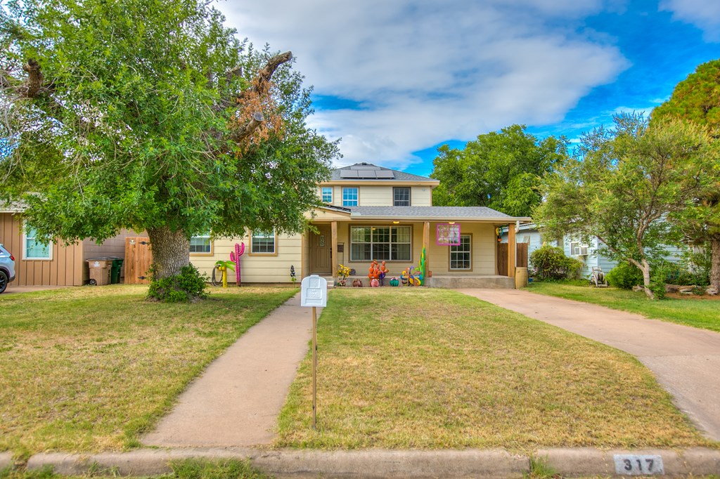 317 River Oaks St Property Photo 2
