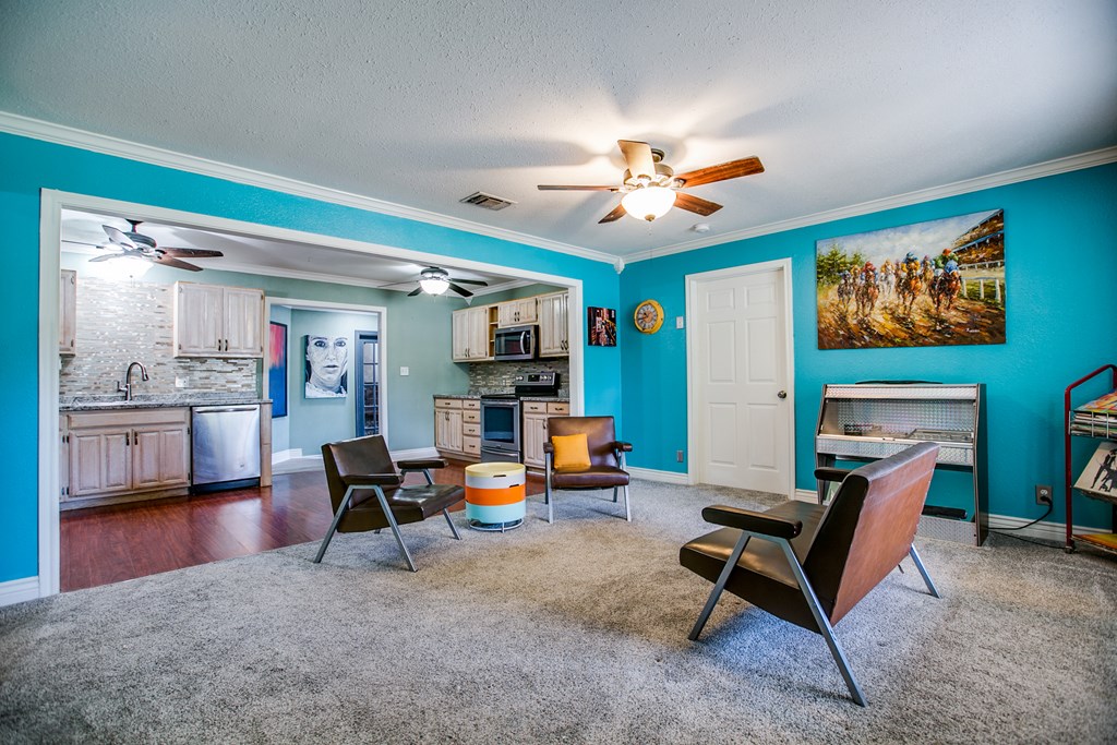 317 River Oaks St Property Photo 5