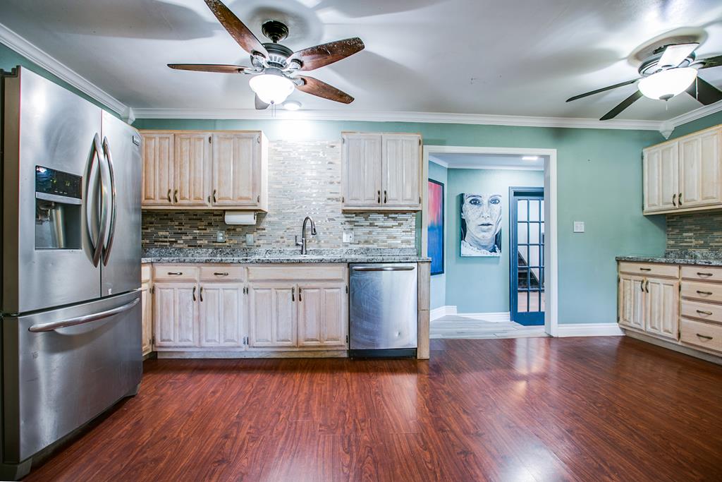 317 River Oaks St Property Photo 8