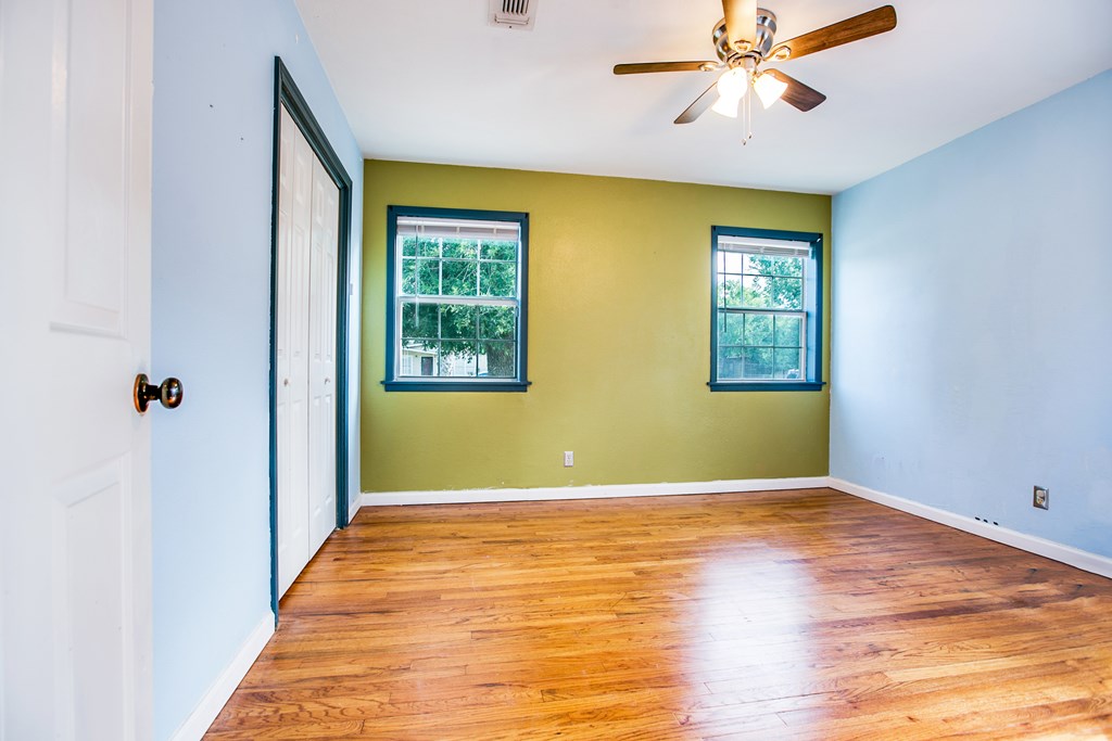 317 River Oaks St Property Photo 10
