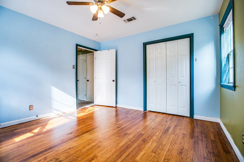 317 River Oaks St Property Photo 11