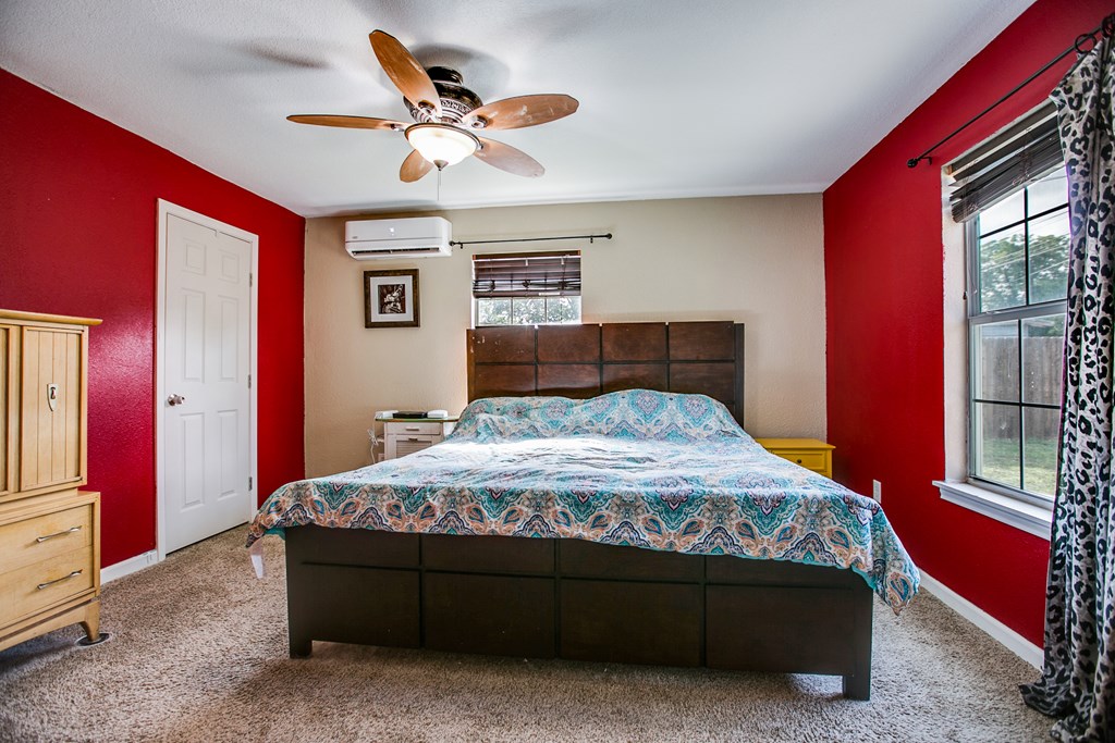 317 River Oaks St Property Photo 23
