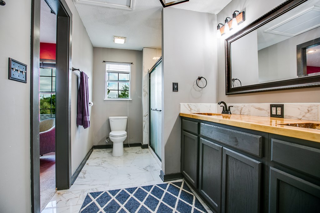 317 River Oaks St Property Photo 26