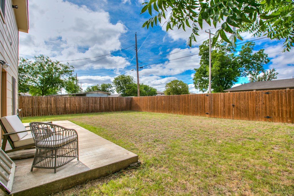 317 River Oaks St Property Photo 33