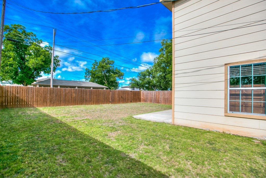 317 River Oaks St Property Photo 34