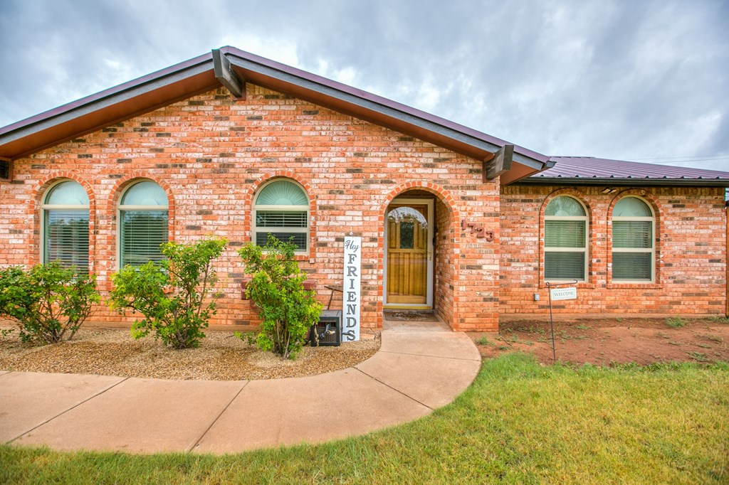 1723 Junius St Property Photo 3