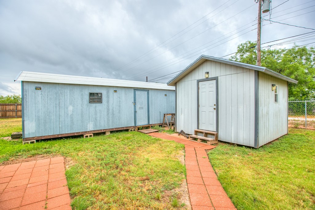 1723 Junius St Property Photo 23