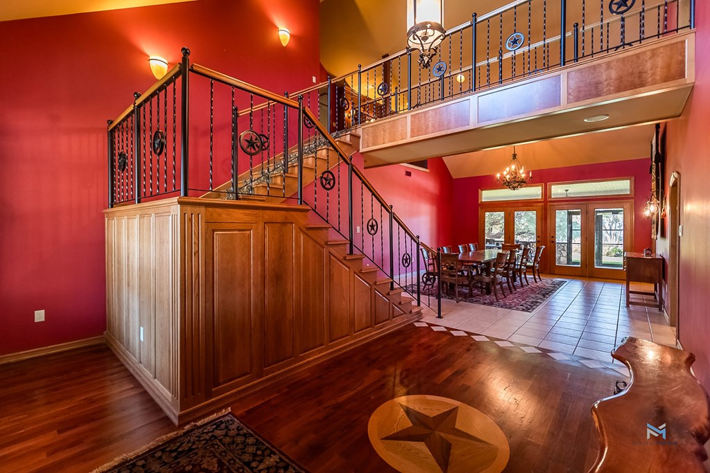 6873 Green Oaks Drive Property Photo 5