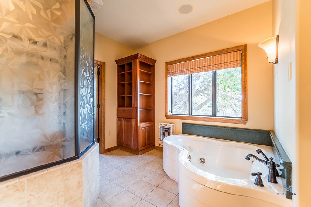 6873 Green Oaks Drive Property Photo 14