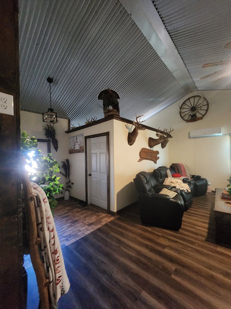 240 Private Rd 3561 Property Photo 4
