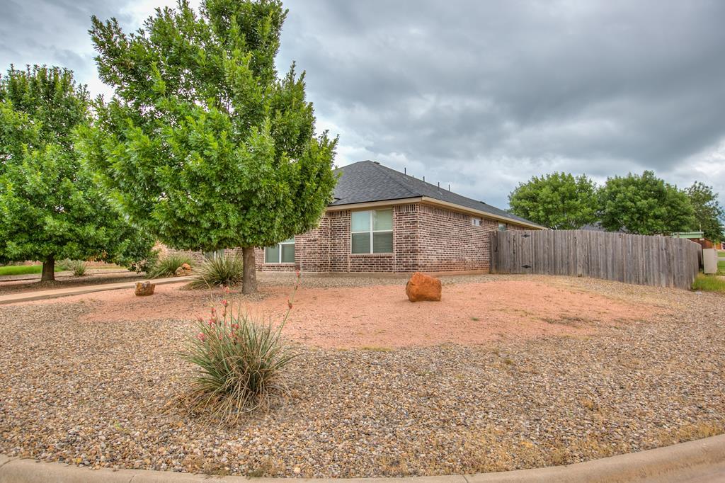 4974 Scarlet Oak Dr Property Photo 2