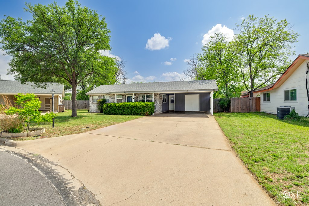 3109 College Hills Circle Property Photo 2