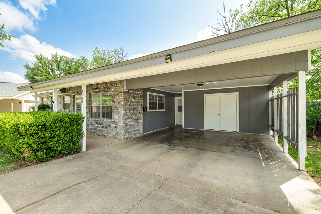 3109 College Hills Circle Property Photo 3
