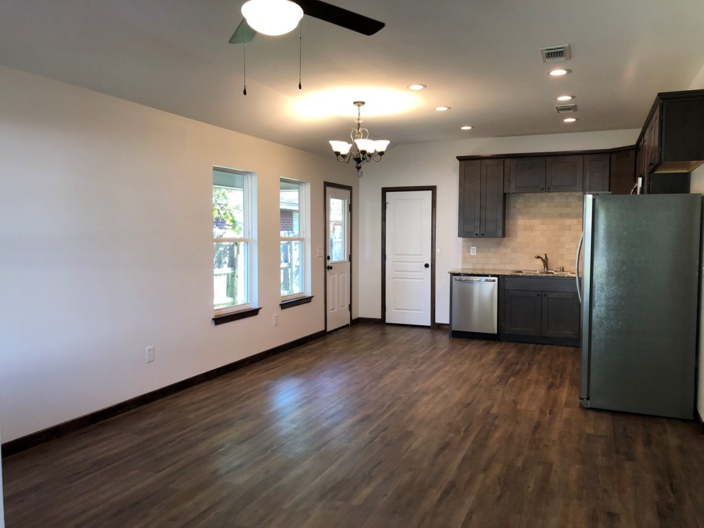 1324 Austin St Property Photo 2