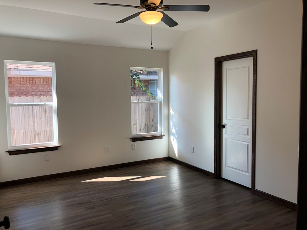 1324 Austin St Property Photo 3