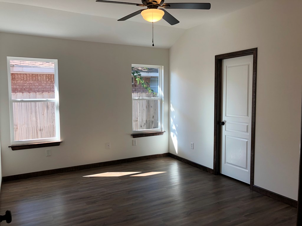 1324 Austin St Property Photo 4