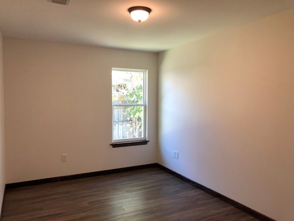 1324 Austin St Property Photo 8