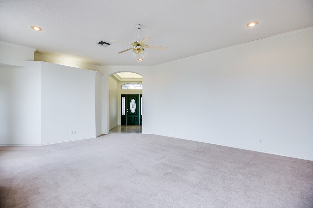 1021 Avondale Ave Property Photo 11