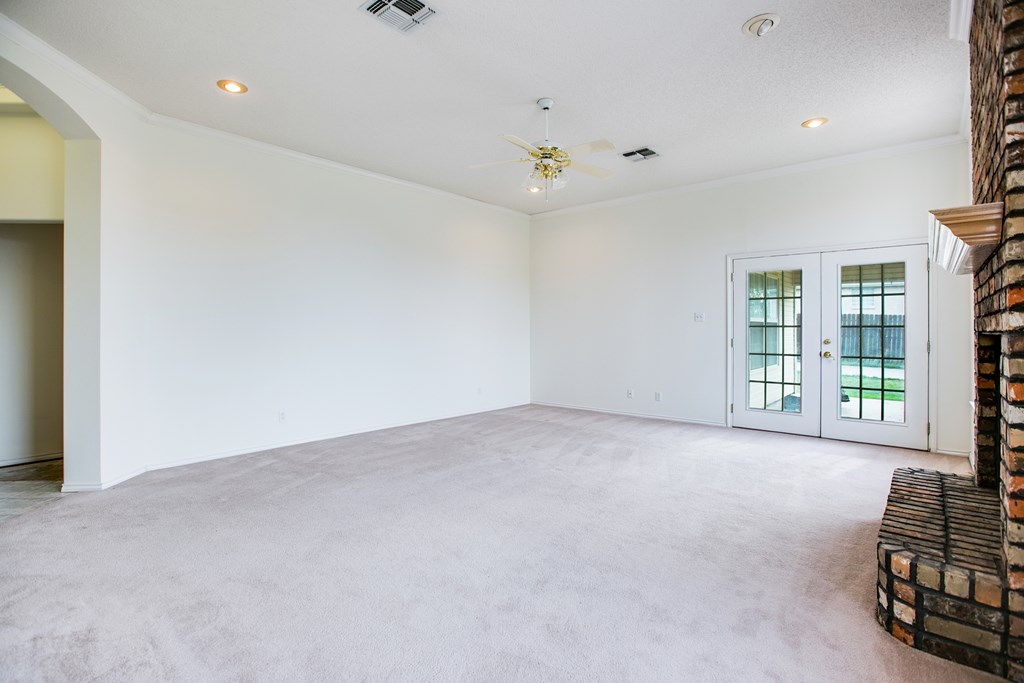 1021 Avondale Ave Property Photo 12