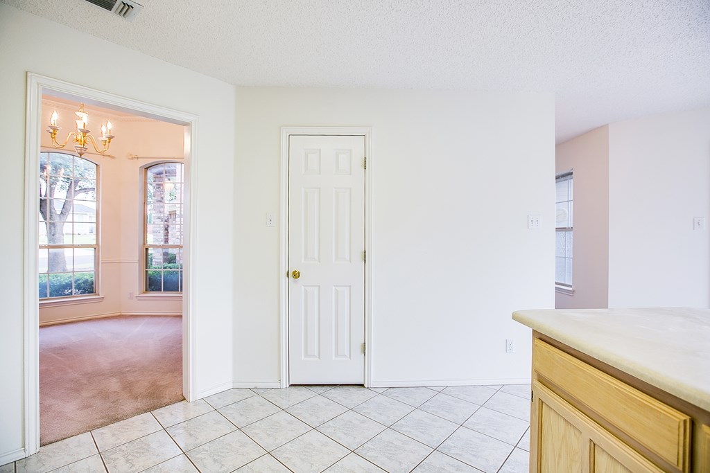 1021 Avondale Ave Property Photo 17