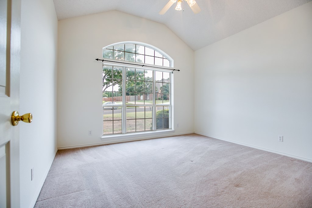 1021 Avondale Ave Property Photo 30